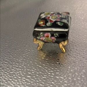 Vintage Chinese Cloisonné Floral Black and Gold Trinket Box